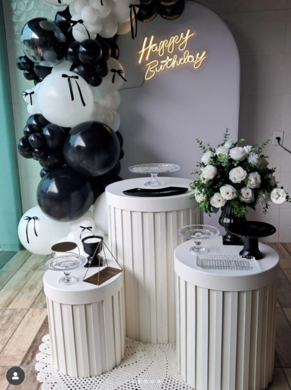 Mesa bolo Happy Birthday  Preto e branco