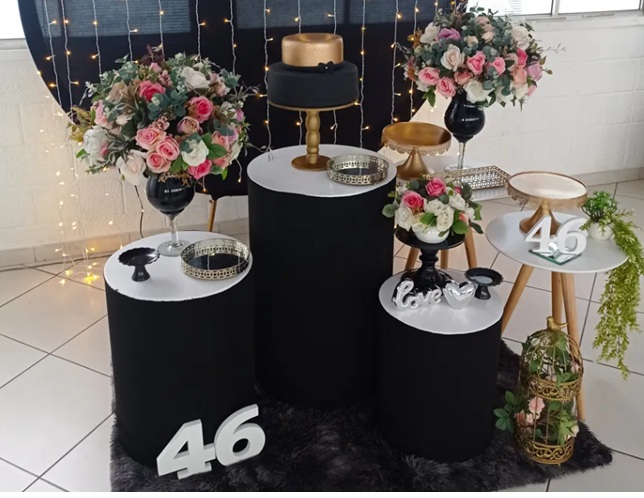 Mesa bolo preto e branco