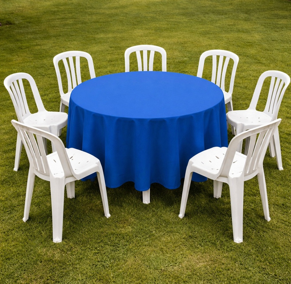 Mesa redonda com 7 cadeiras plásticas